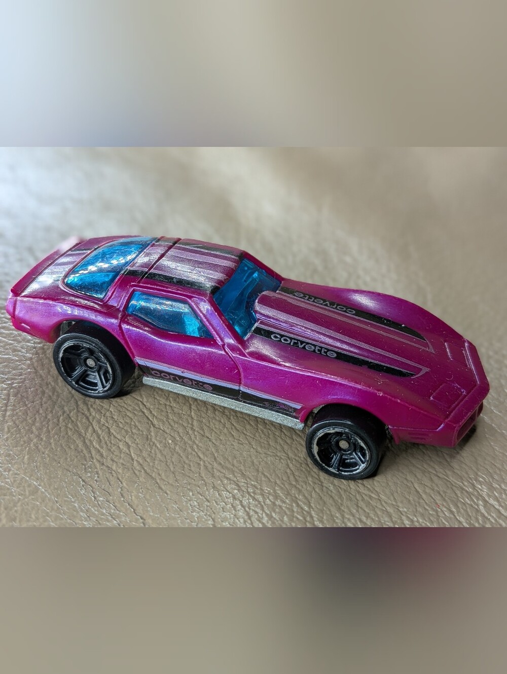 Mattel Hot Wheels 76 Pink Corvette Stingray Diecast